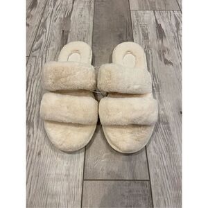 Stars Above cream fuzzy slippers, size 11